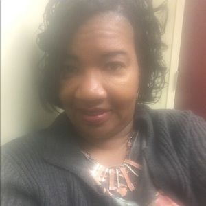 Meet your Posher, Laurie